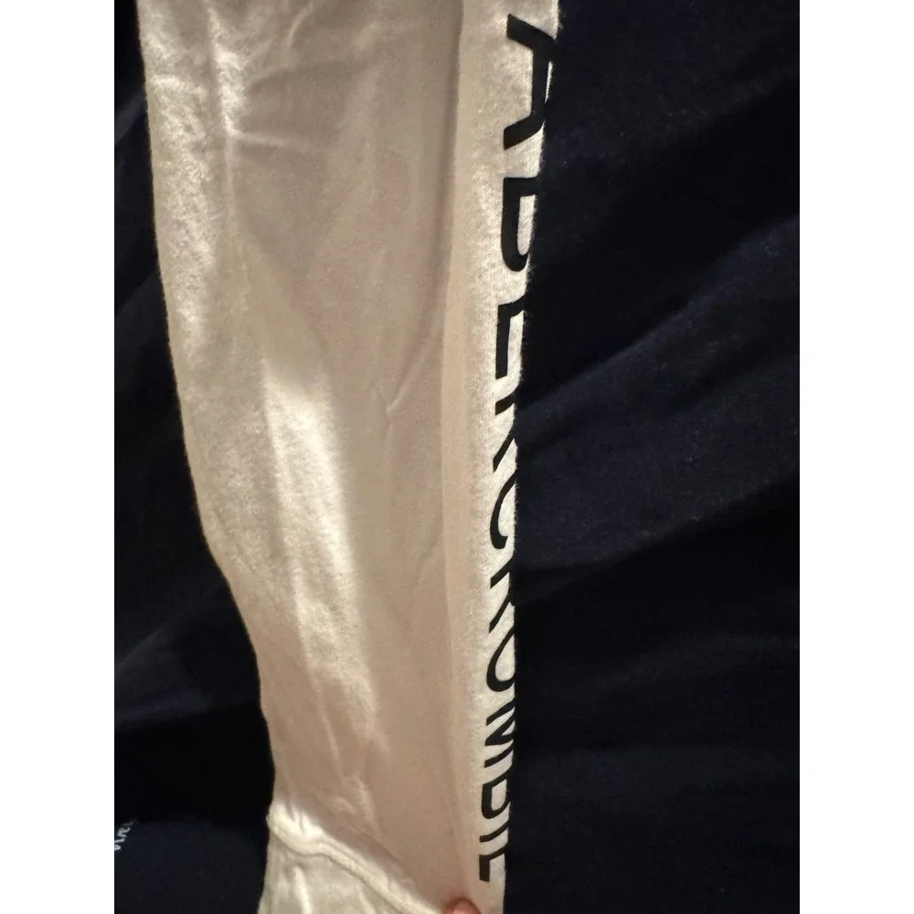 Abercrombie Kids Navy  Layered Long Sleeve Graphic T-Shirt NYC 92 Size 13/14 NWT - Picture 6 of 7